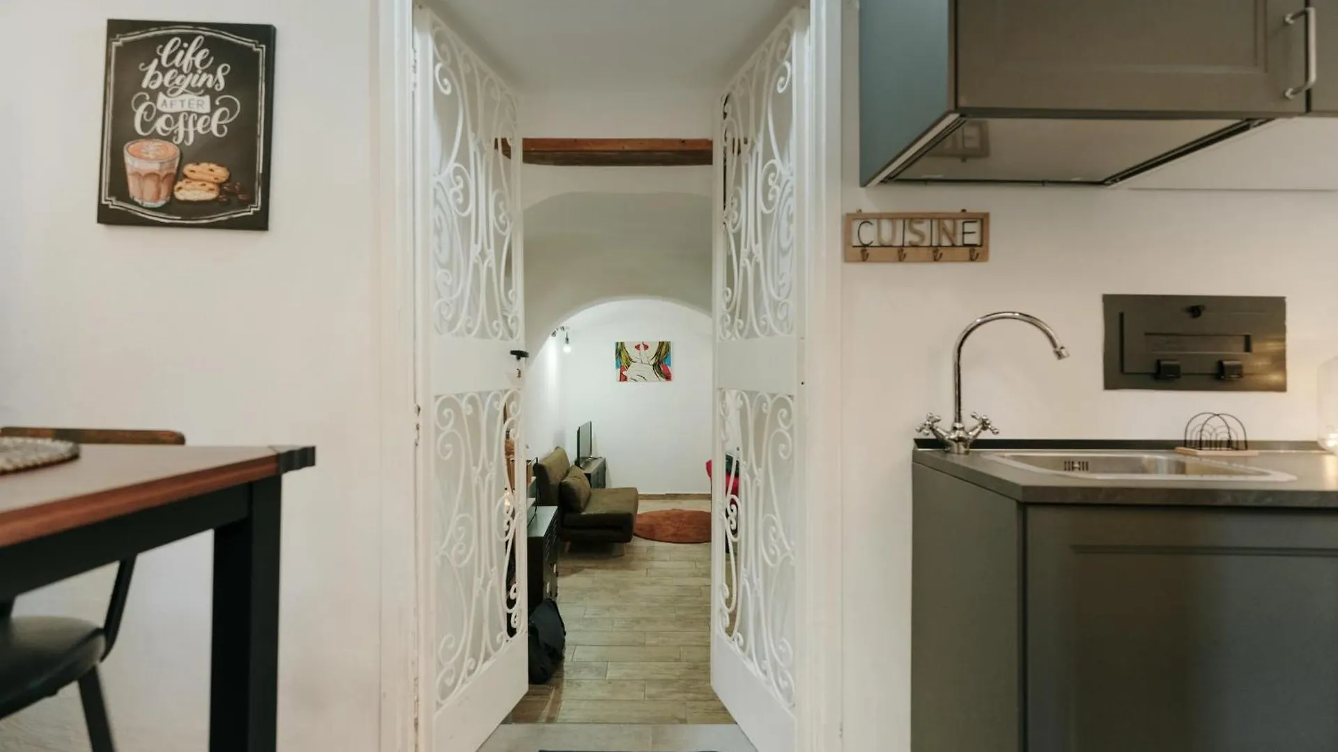 La Casa Di Romeo Al Vomero Naples