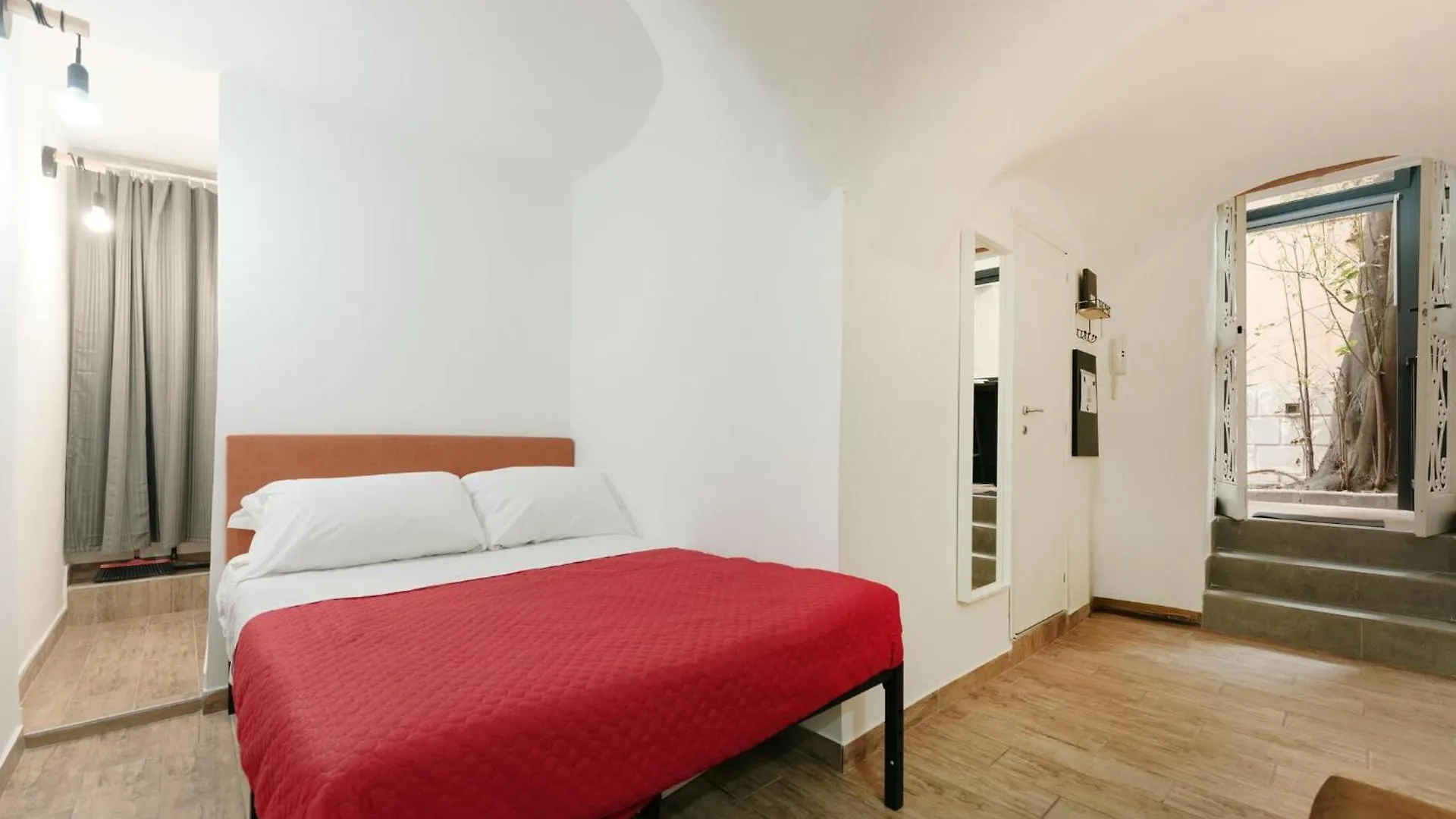 La Casa Di Romeo Al Vomero contacts
