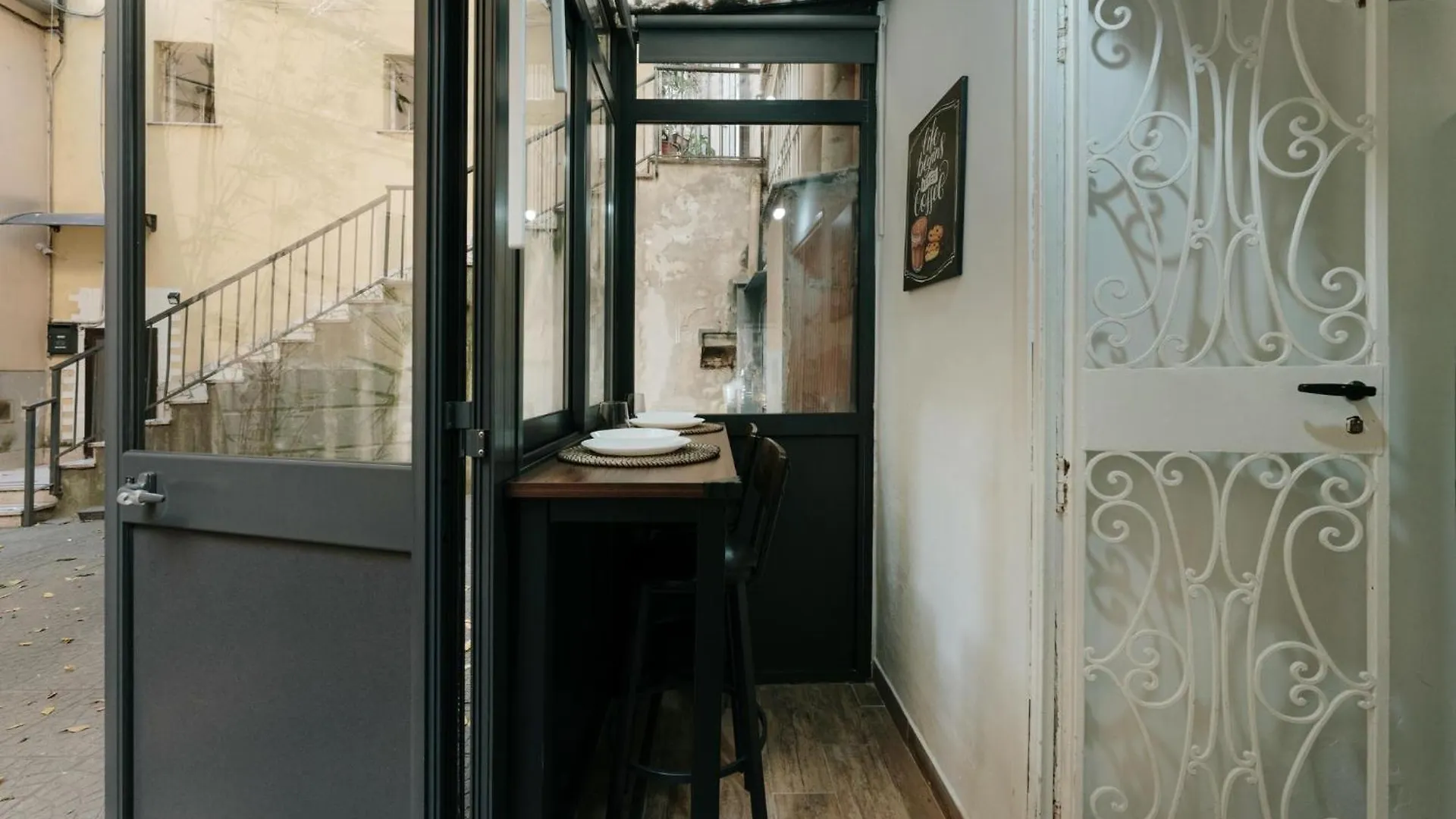 La Casa Di Romeo Al Vomero Naples Apartment