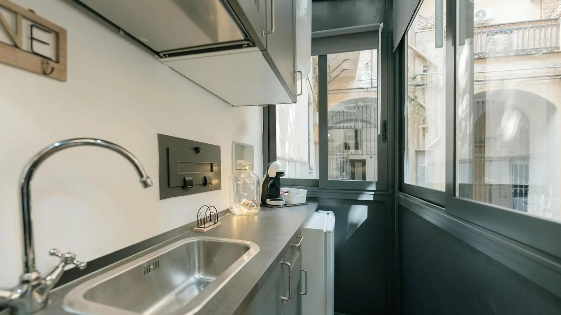 Apartment La Casa Di Romeo Al Vomero Naples Italy