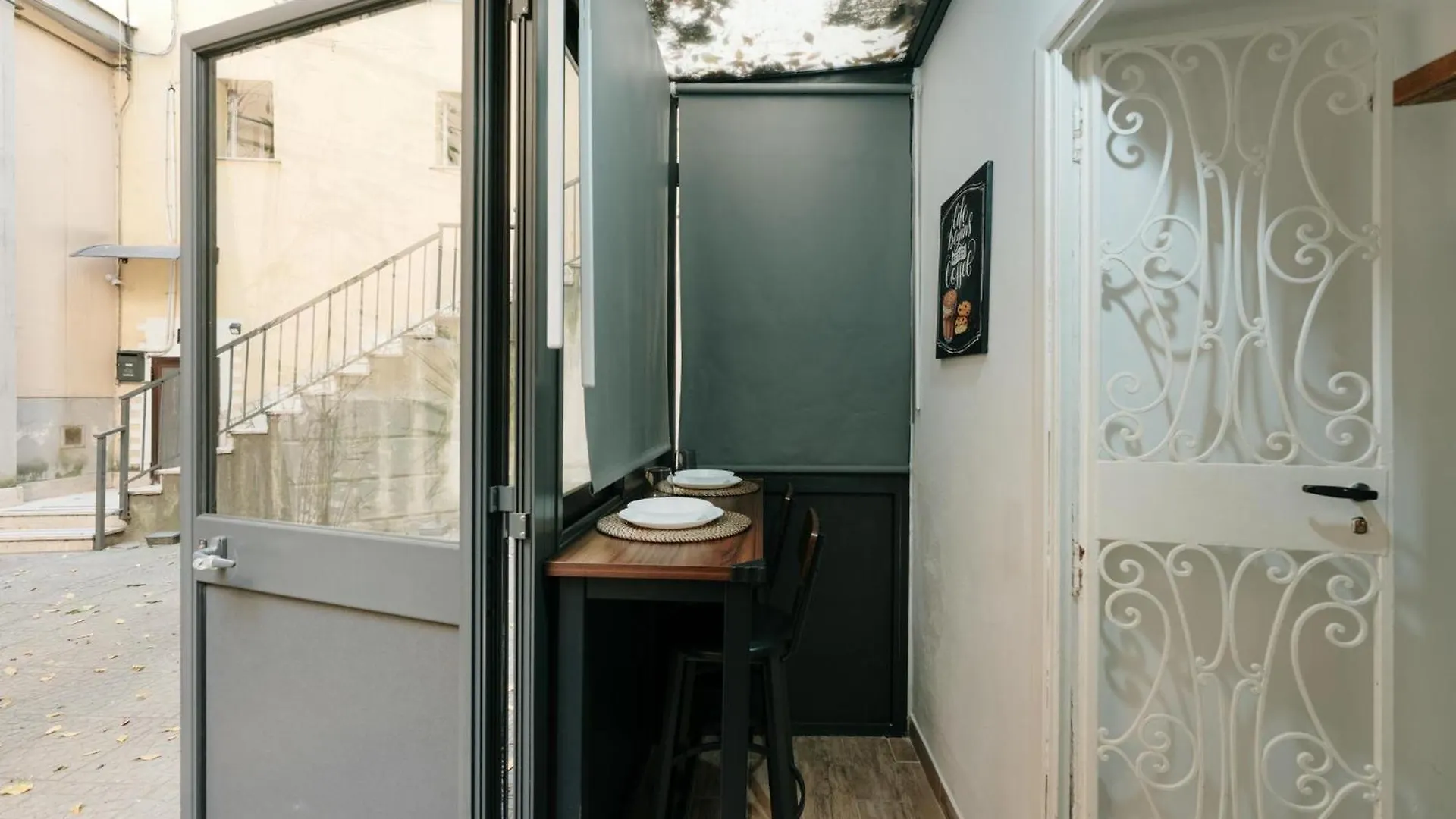 Apartment La Casa Di Romeo Al Vomero Naples Italy