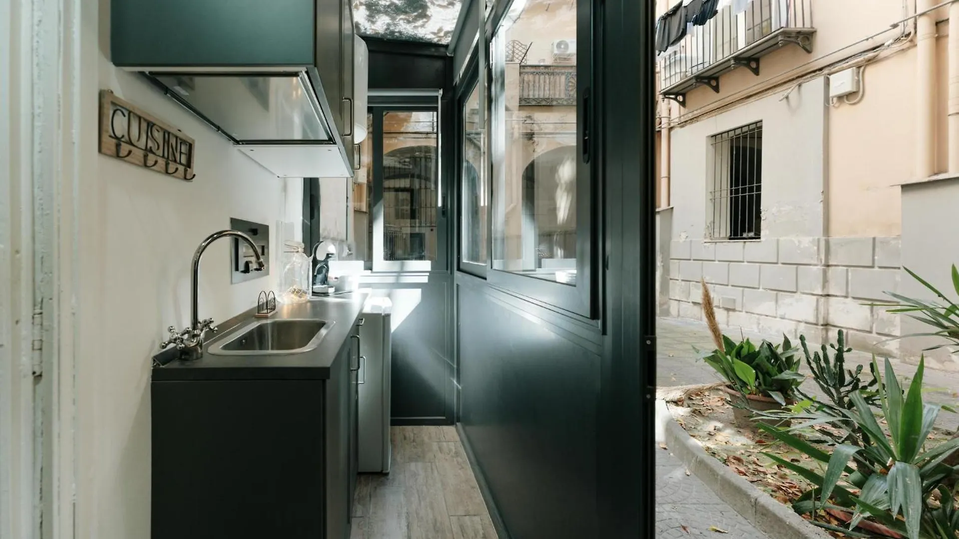 La Casa Di Romeo Al Vomero Naples 0*,